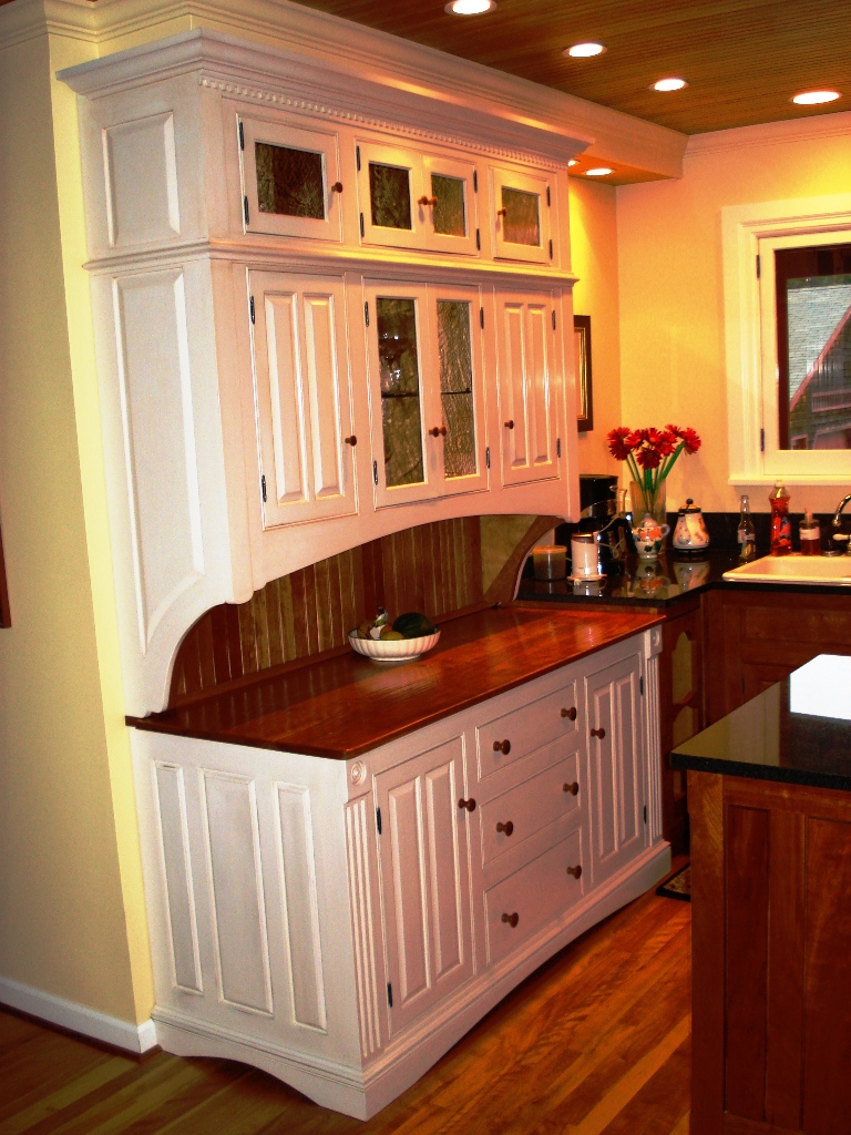 DY Hutch Large
